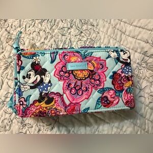 Vera Bradley RFID All In One Mickey’s Colorful Parade. New! Rare! 🌺 🐭
